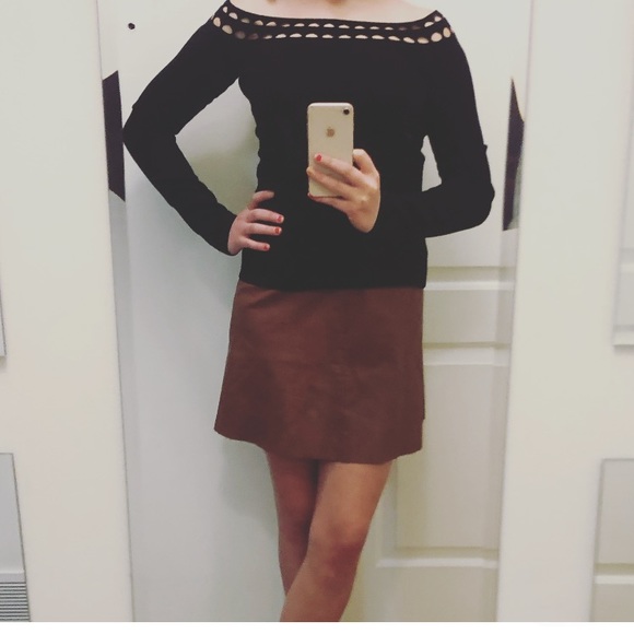 Beautiful Elizabeth and James Sweater - Picture 1 of 6